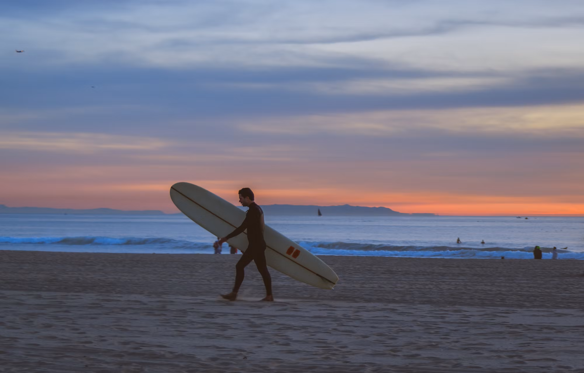 Exploring the Waves: A Comprehensive Guide to Surfing Techniques
